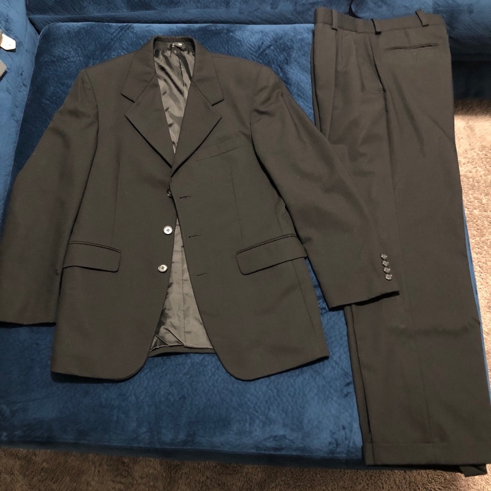 Men’s suit - Picture 2 of 2